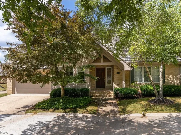 1 Lasalle Ct SE, North Canton, OH 44709