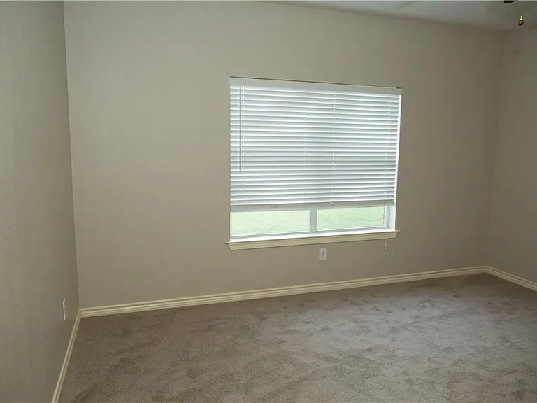 2410 S Forest Hls — Photo 18