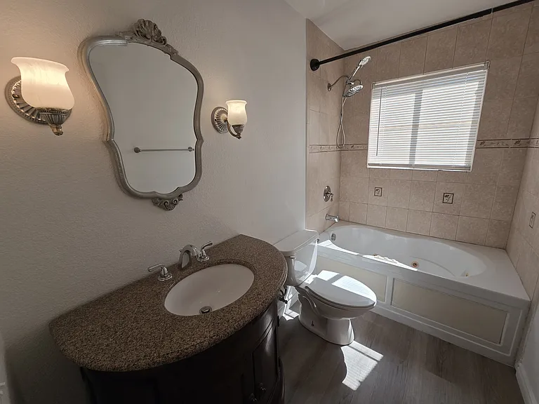 1612 N Torrey Pines Dr #104 — Photo 24