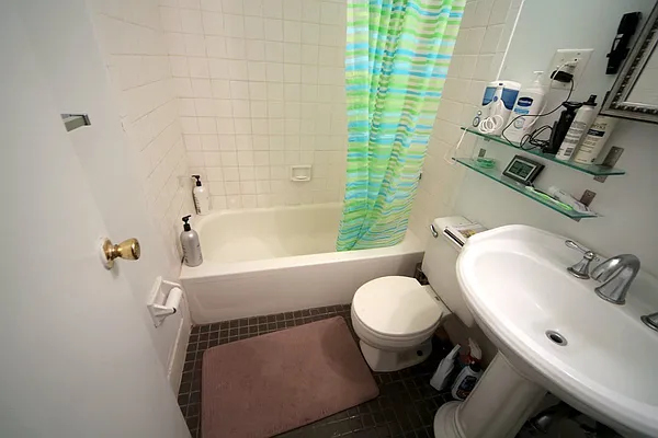 Rented by Metropolitan Realty | media 18