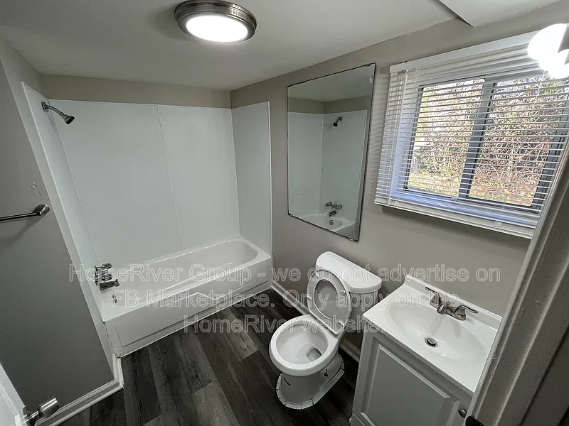3 bed, 1.0 bath, 749 sqft, $1,250 — Photo 4