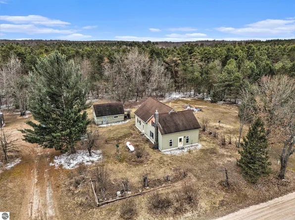 10909 W 8th Rd, Copemish, MI 49625