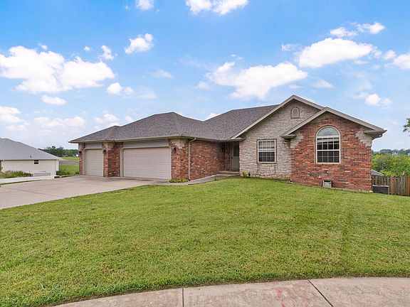 3rd image of 3582 N Thistlewood Court