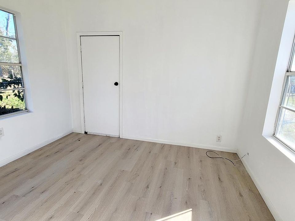 1st image of 627 E Pipkin St