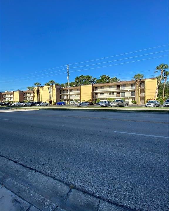 1st image of 4435 1st St NE Unit 305