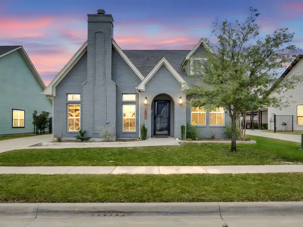 1565 Lizzie Ln, Burleson, TX 76028