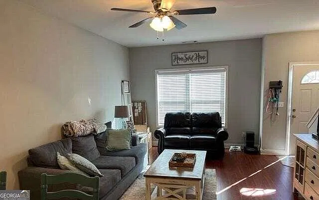 3 bed, 3.0 bath, 1416 sqft, $1,950 — Photo 2