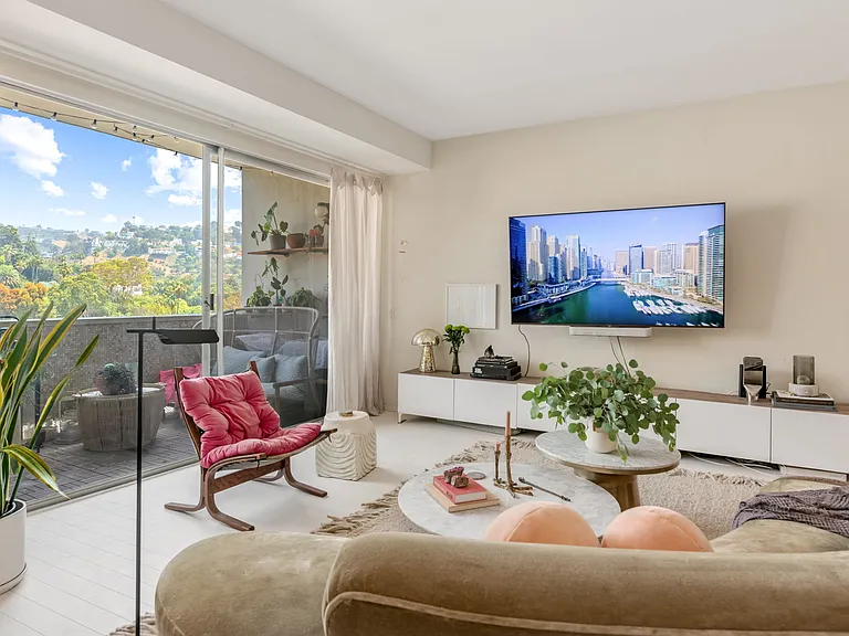 7250 Franklin Ave #903 — Photo 4