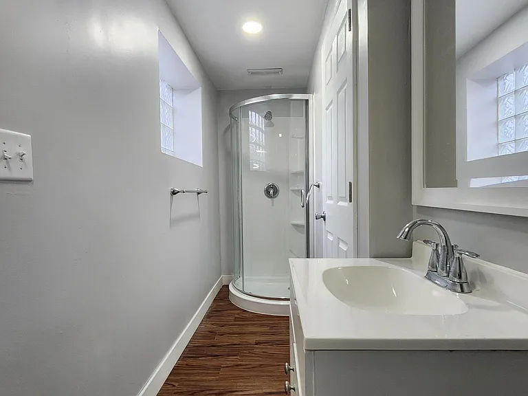 2023 Newly Renovated Bathroom