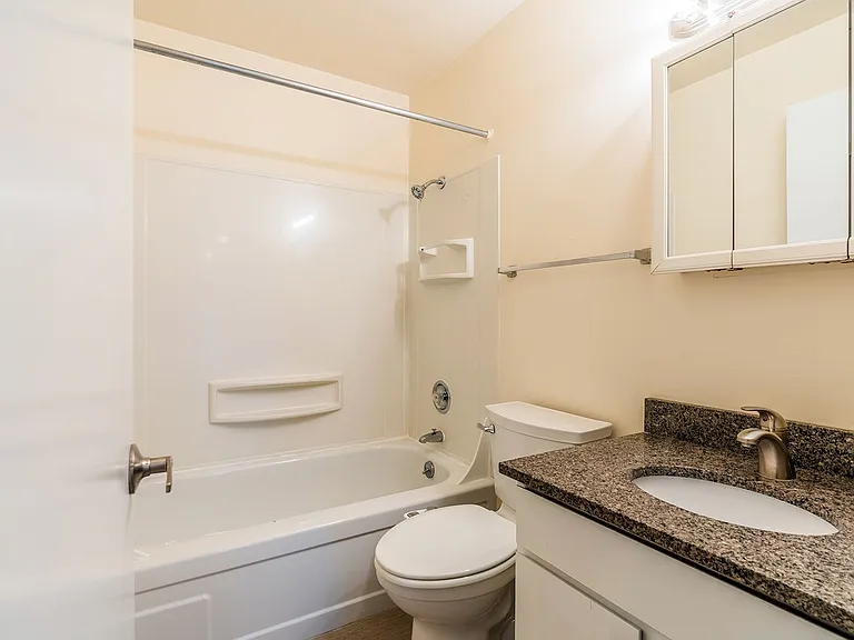 Fairway Apartments — Photo 24