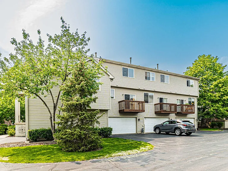 1060 Ellsworth Dr — Photo 32