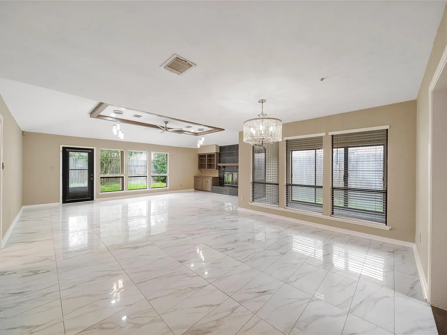 3 bed, 2.0 bath, 2146 sqft, $2,100 — Photo 2