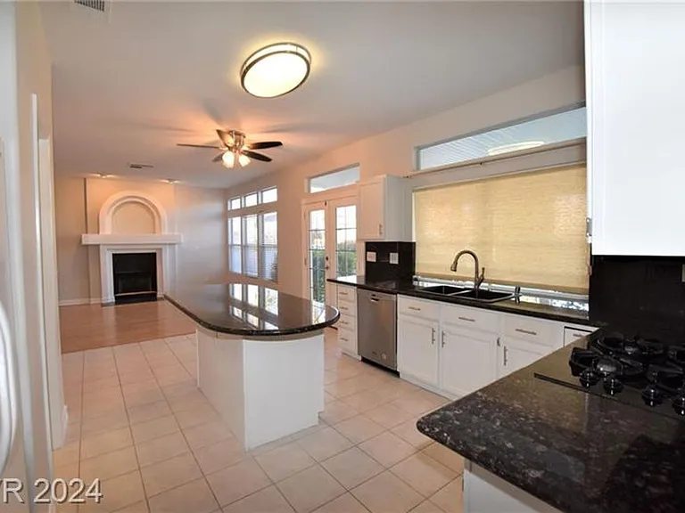2111 Fountain Springs Dr — Photo 6