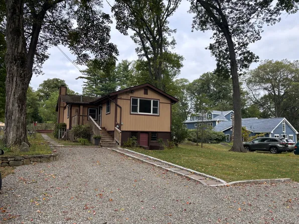 3079 Maqua Pl, Mohegan Lake, NY 10547