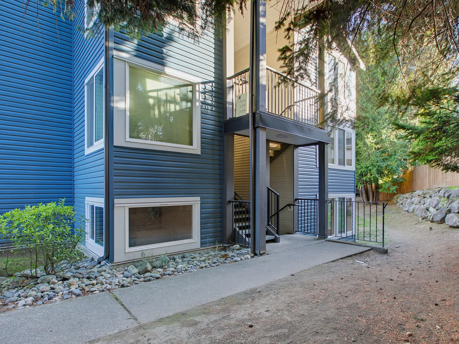 3 bed, 1094 sqft, $2,500 — Photo 2