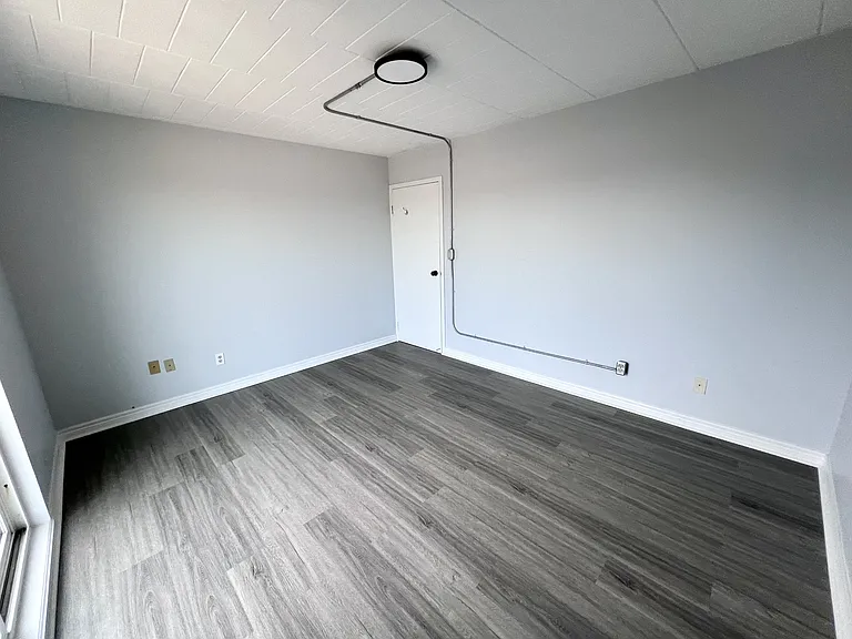 180 Tecumseh Rd E — Photo 8