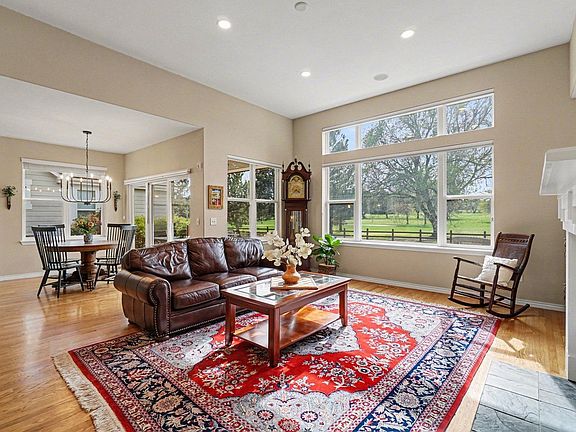 5th image of 743 Windflower Dr