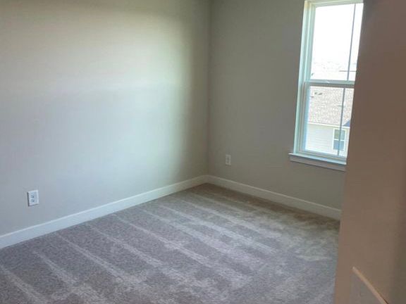 5th image of 637 Exmoor Dr