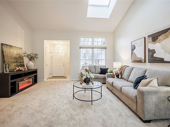 5th image of 19 Amberwood Pl