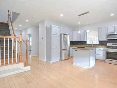 32 Palmer St #A, Salem, MA, 01970