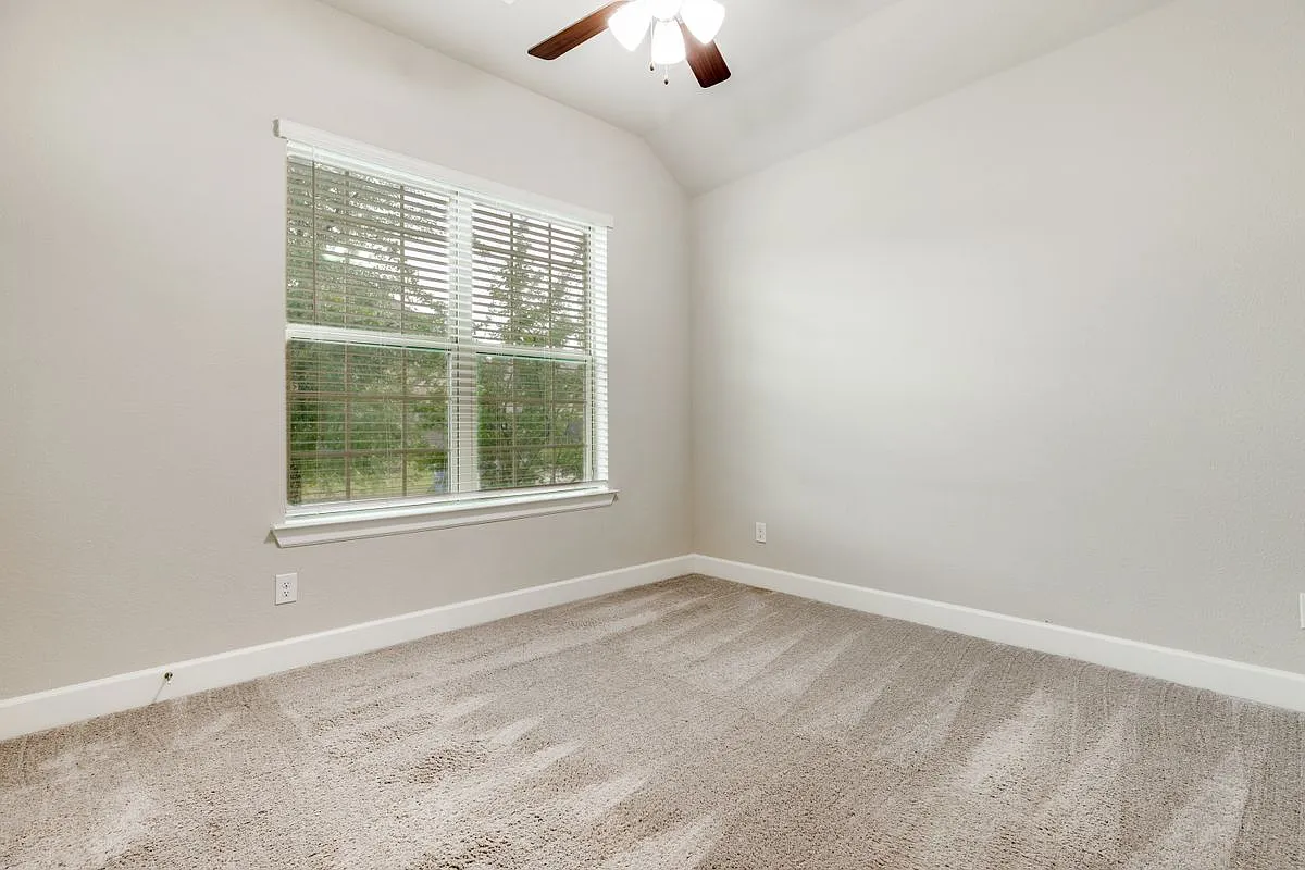 4 bed, 3.0 bath, 2261 sqft, $3,000 — Photo 4