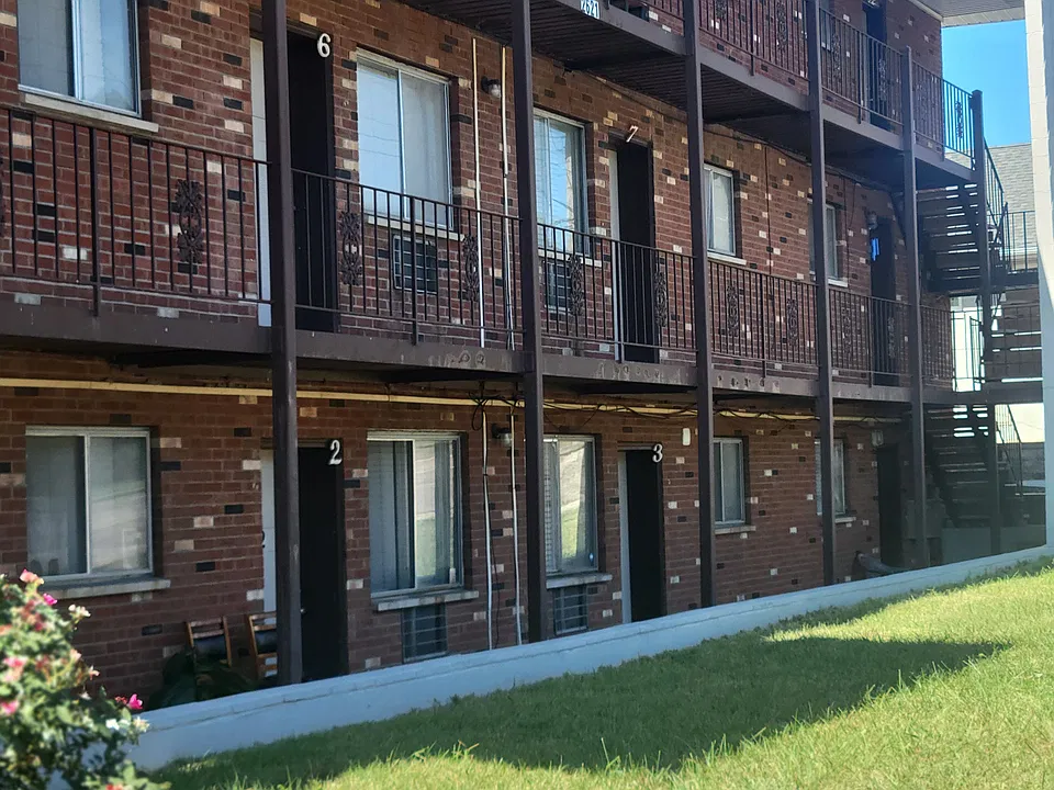 2621 S Big Bend