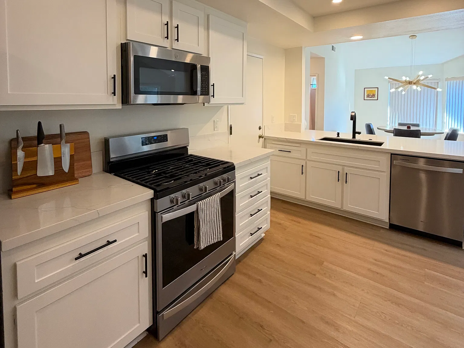 2 bed, 1386 sqft, $4,195 — Photo 4