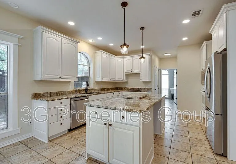 3937 Valley View Ln — Photo 10