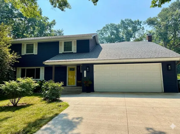 1212 Balsam Trl E, Eagan, MN 55123