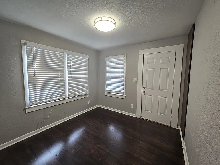 1603 E 33rd Ave — Photo 16
