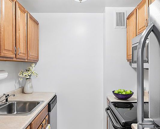 5th image of 137 Barrow St