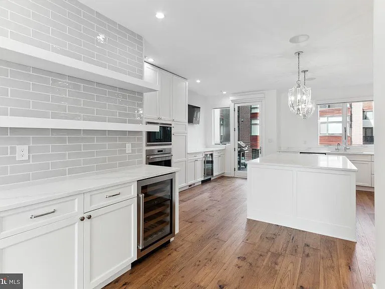 138 S Front St — Photo 10