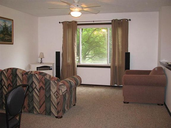 3rd image of 3401 Newton Dr