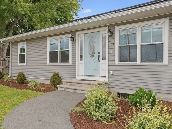 128 Parker St, Maynard, MA 01754