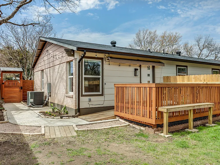Westminster Dr — Photo 24