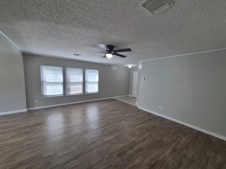 4414 Stradford Pl — Photo 6