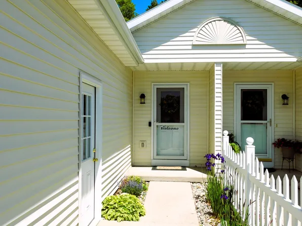 1774 Pine Ridge Dr, Manistee, MI 49660