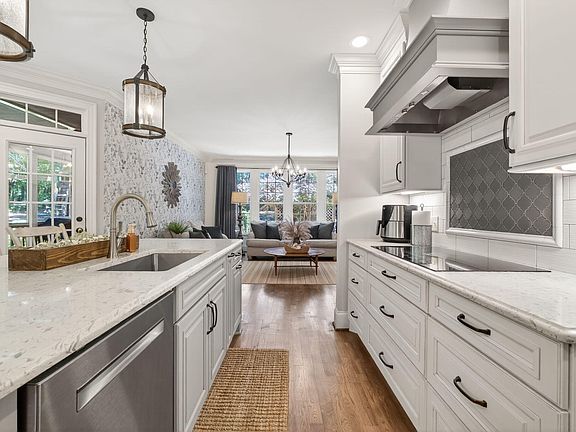 5th image of 49 Serenia Cir