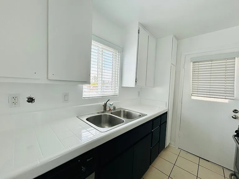 3709 Watseka Ave — Photo 10