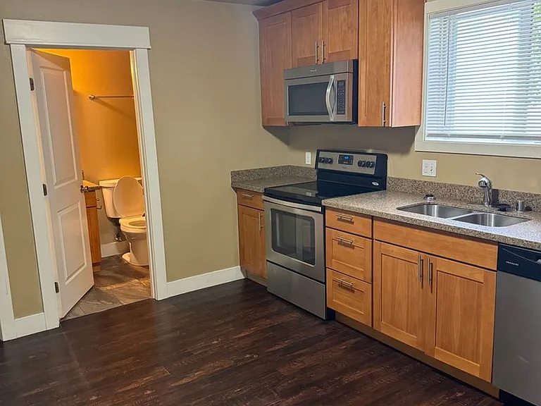 South Lane Apartments — Photo 3