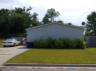 809 Rose Dr, Faribault, MN 55021