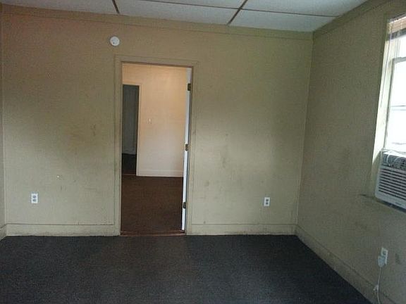 2nd image of 2905 Pauger St