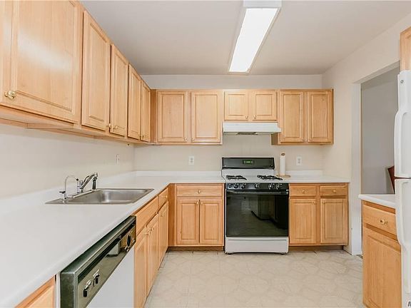 2nd image of 802 Birchwood Park Dr