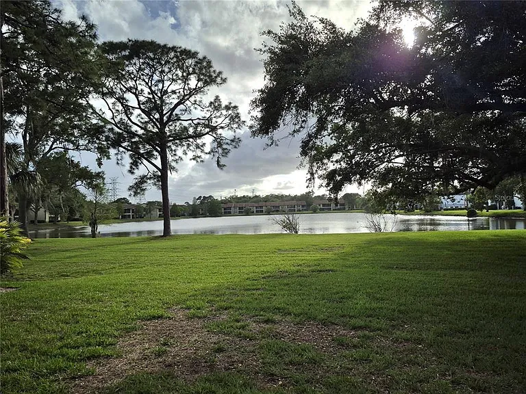 50 Woodlake Pl #50 — Photo 36