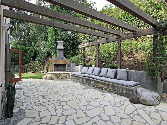Outdoor Entertaining Patio
