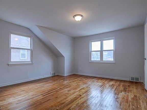 5th image of 120-122 Lincoln St