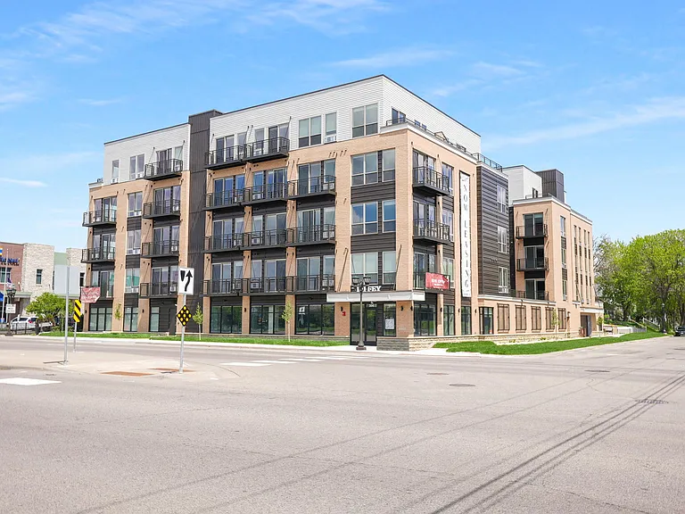 Liffey on Snelling | High End Apartments in St. Paul, MN