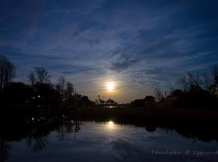 667 Hughes Rd, Hampstead, NC 28443