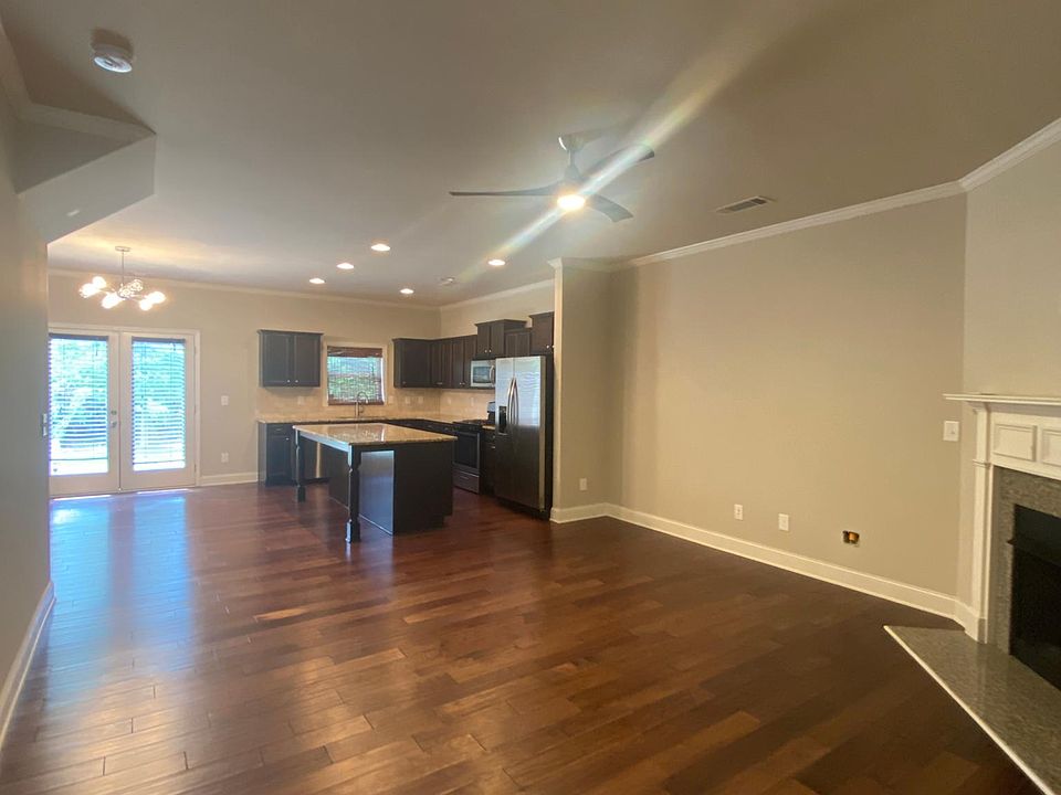 1st image of 796 Garbrooke Dr