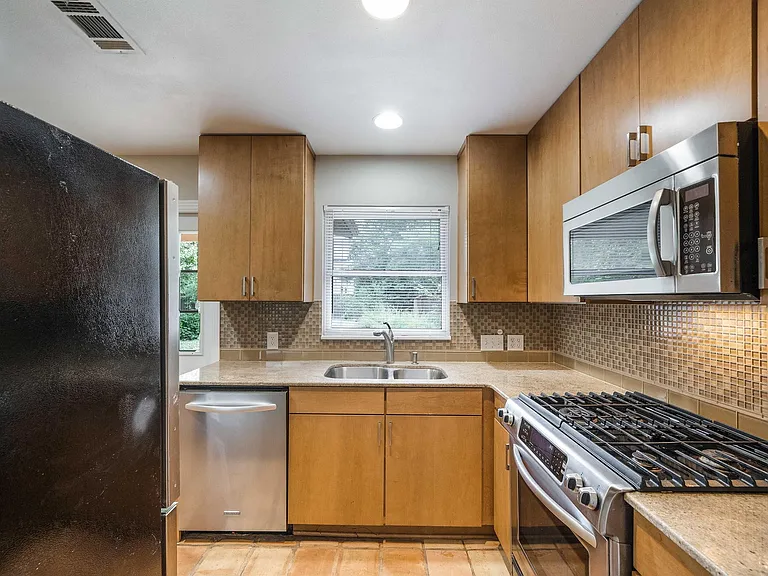 1910 W Saint Johns Ave — Photo 2